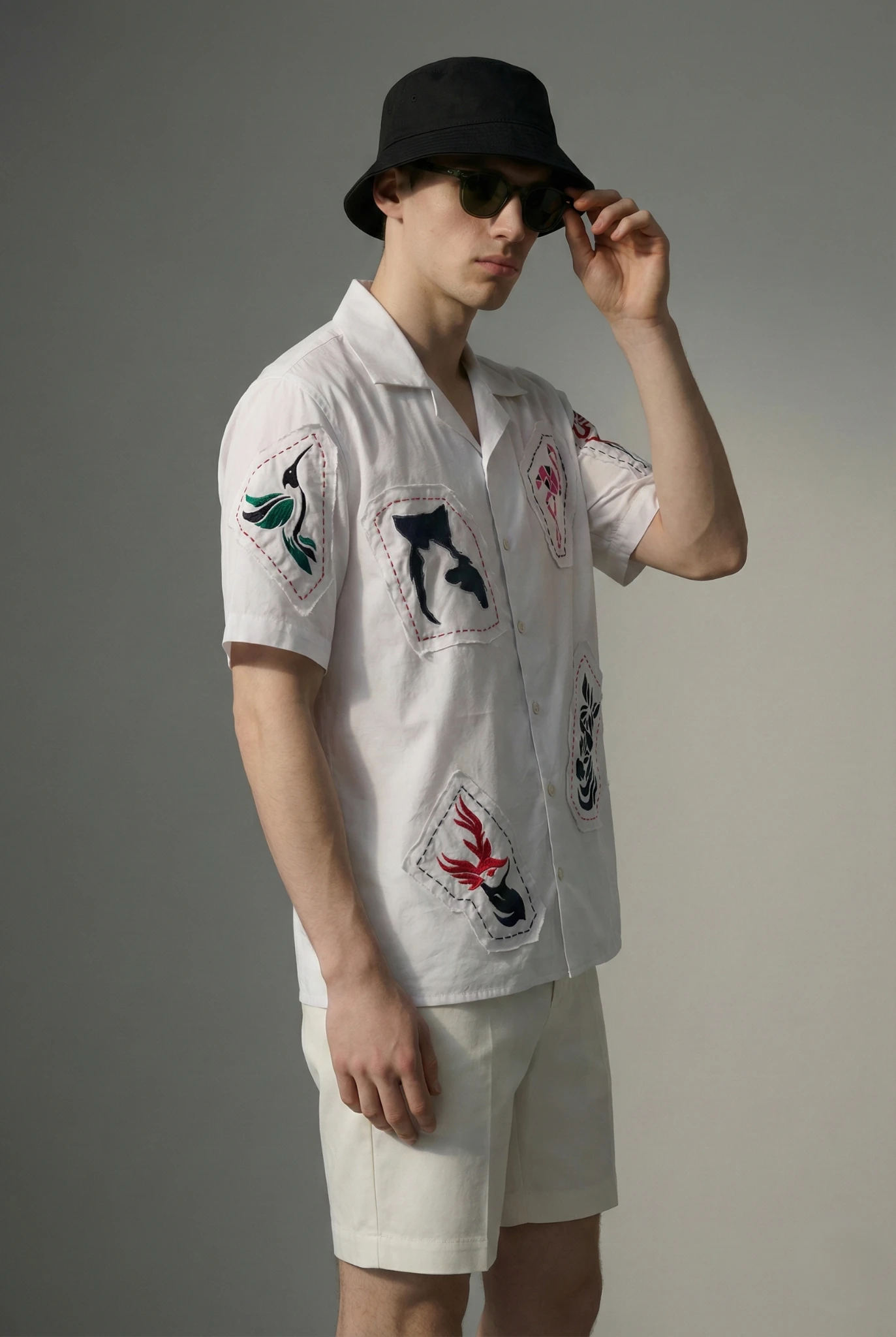 Le-Animal-Art-Cuban-Collar-Hand-Embroidered-and-Painted-Cotton-side